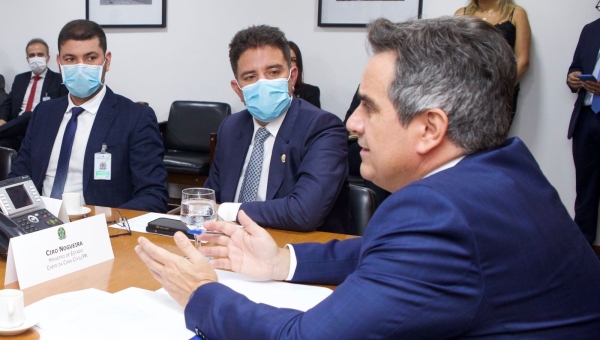 Com comitiva de deputados, Nicolau relata a ministro situação crítica da 364 e pede recursos para recuperação da estrada